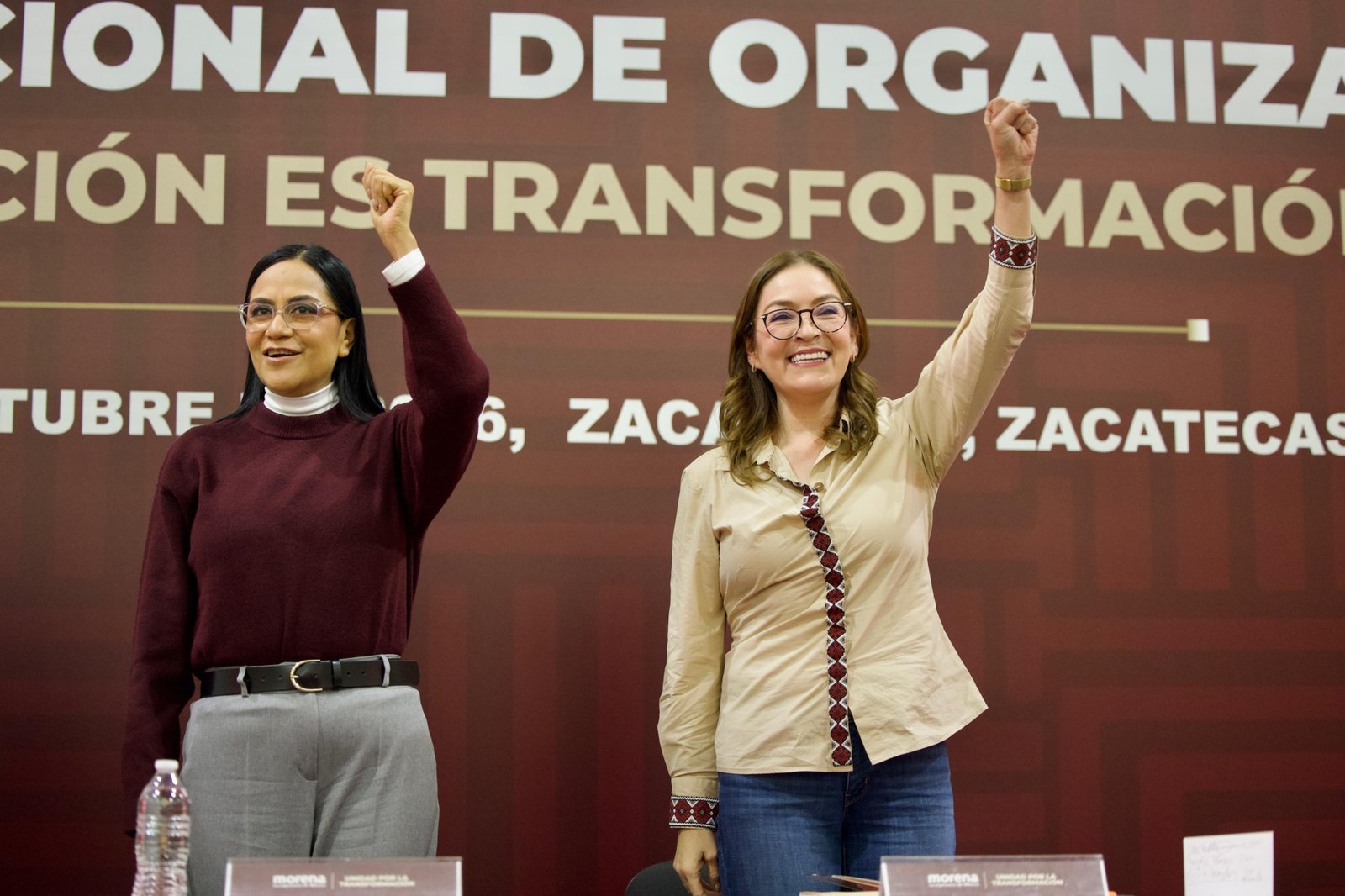 Ariadna Montiel y Verónica Díaz en un encuentro de organización territorial de Morena en Zacatecas