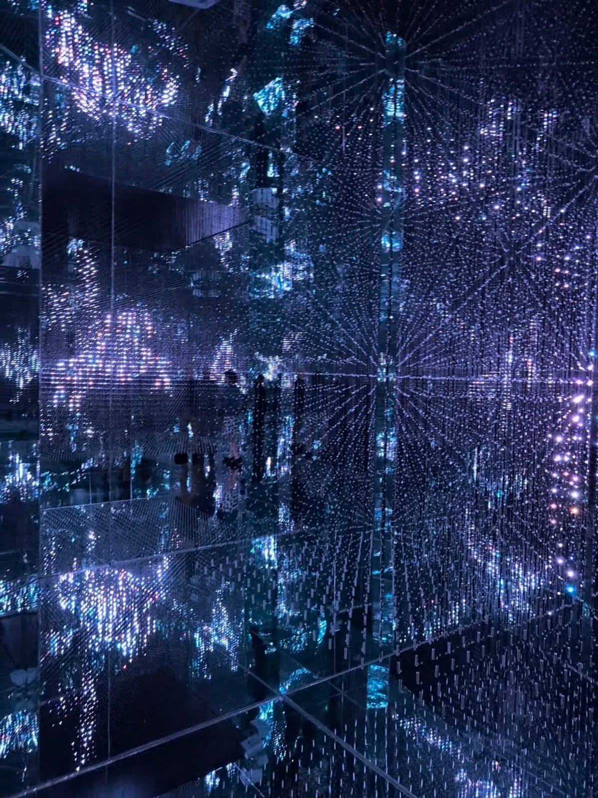 Instalación de luces y espejos en Mystika