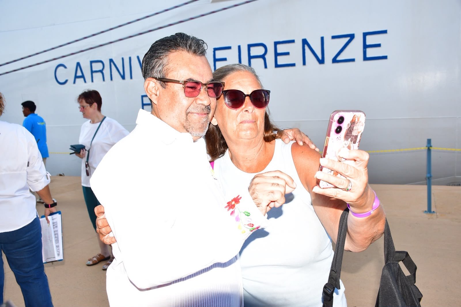Recepción de visitantes del Carnival Firenze en Acapulco