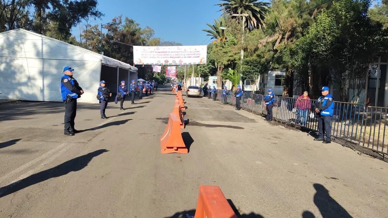 Vigilancia y orientación en los accesos de los cementerios.
