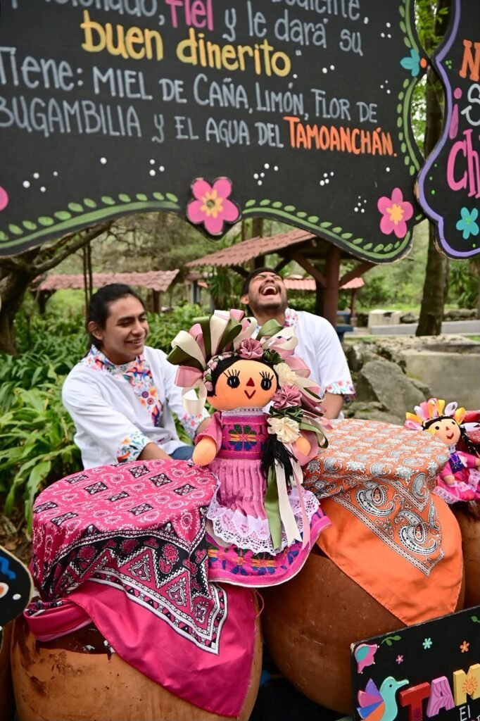 Bebidas tradicionales y artesanías. Imagen promocional de Destinos Sagrados.